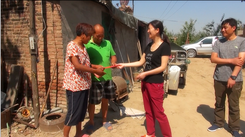 慰问困难户 (4)_副本.jpg