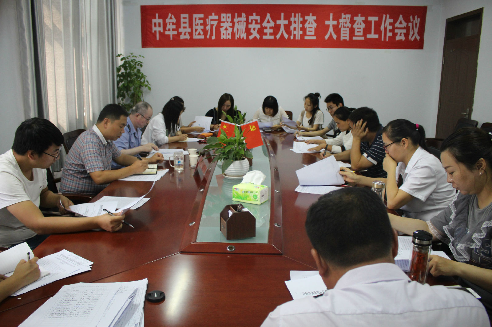 中牟县食品药品监督管理局召开全县医疗器械安全大排查大督查暨“双随机、一公开”检查安排部署会议3.JPG